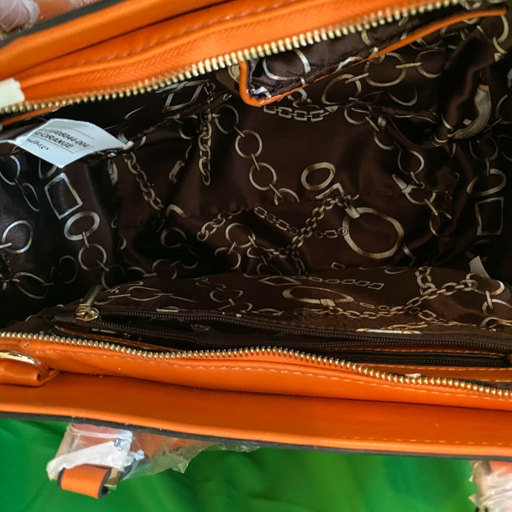 Beautiful Red or Orange Leather purse - Picture 9 of 9